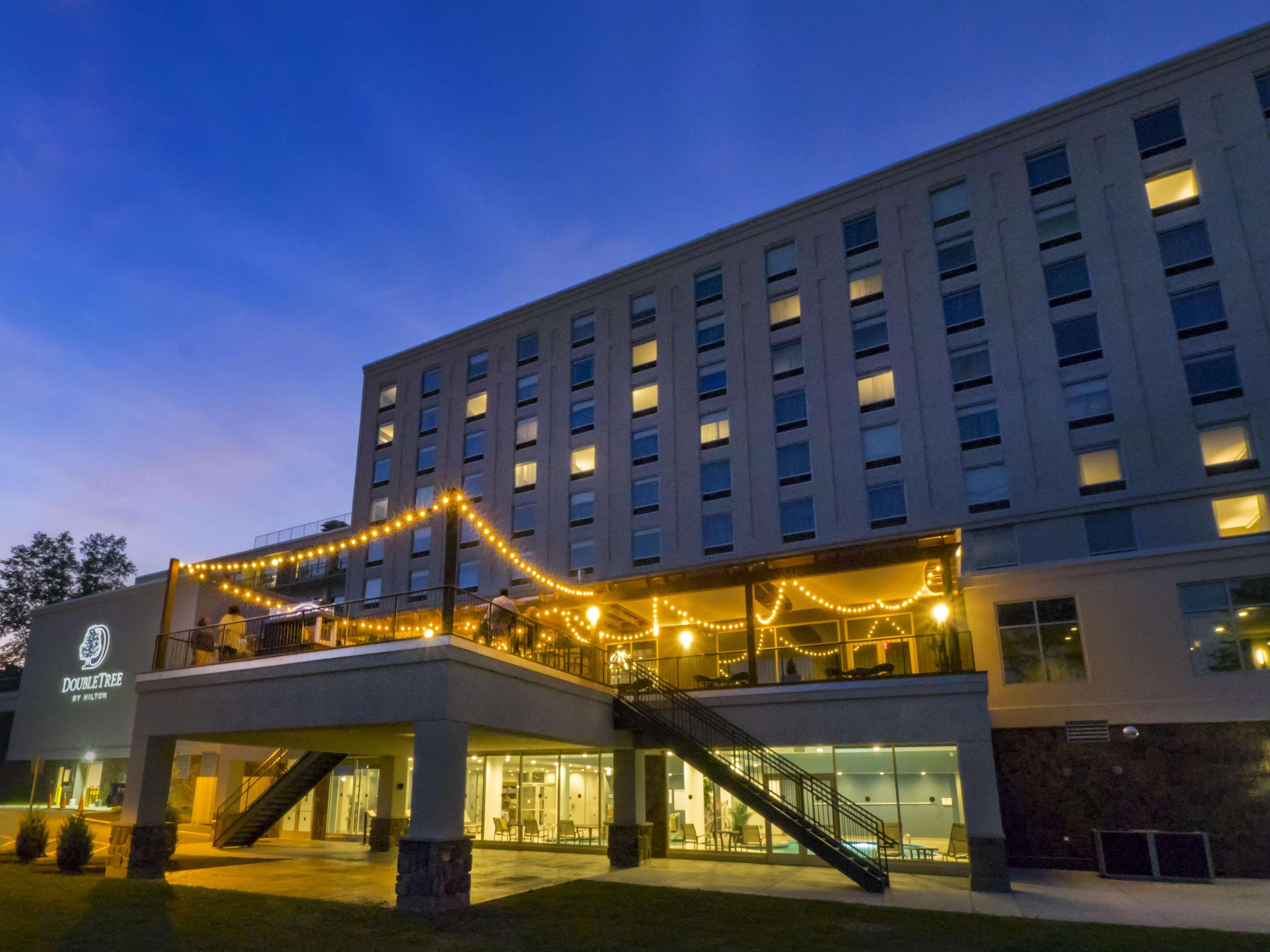 Doubletree By Hilton Hotel Niagara Falls New York Exterior photo